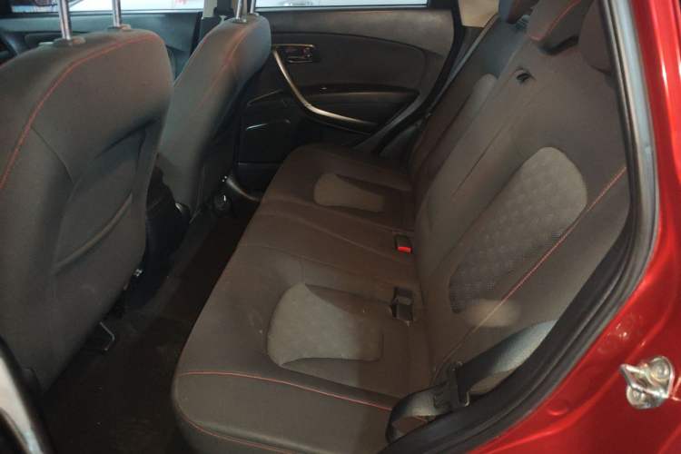 Used Bestune X80 2015 1.8T Automatic Luxury Model Interior 4