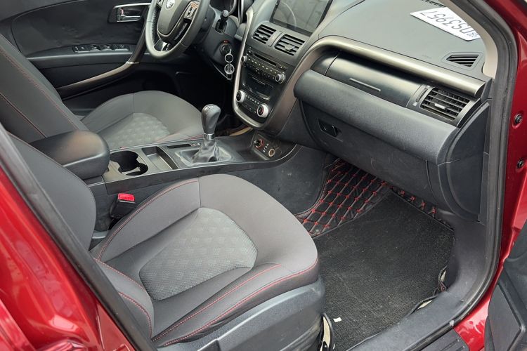 Used Bestune X80 2015 2.0L Manual Comfort 2nd Anniversary Edition Interior 5