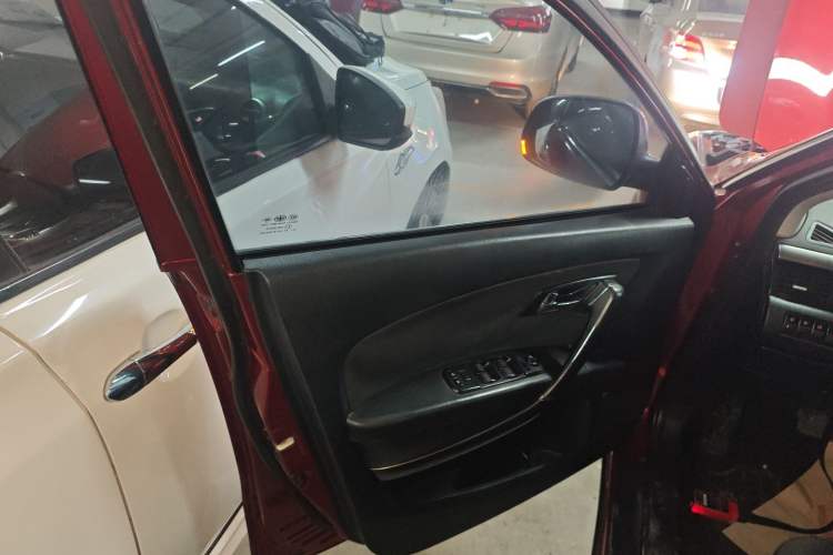 Used Bestune X80 2015 1.8T Automatic Luxury Model Interior 7