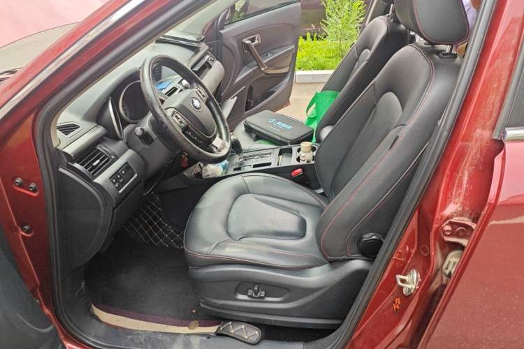 Used Bestune X80 2015 2.0L automatic luxury version Left Front Seat