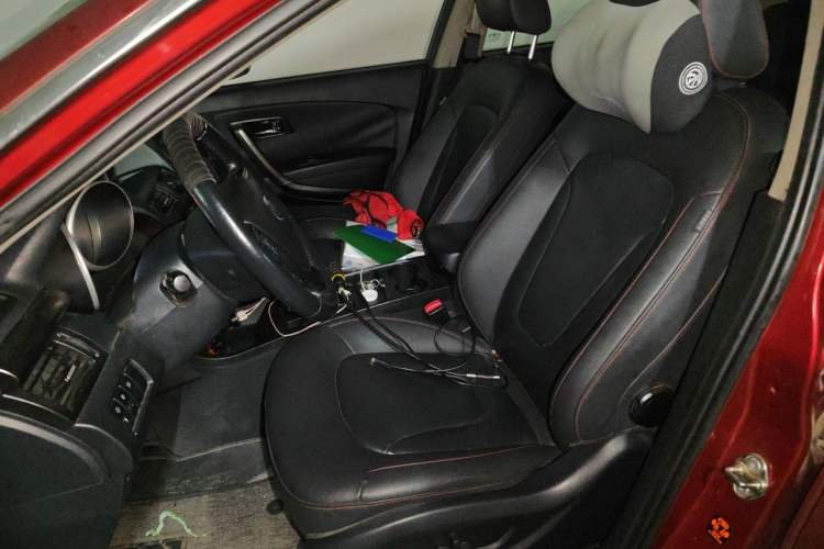 Used Bestune X80 2015 2.0L automatic luxury version Left Front Seat