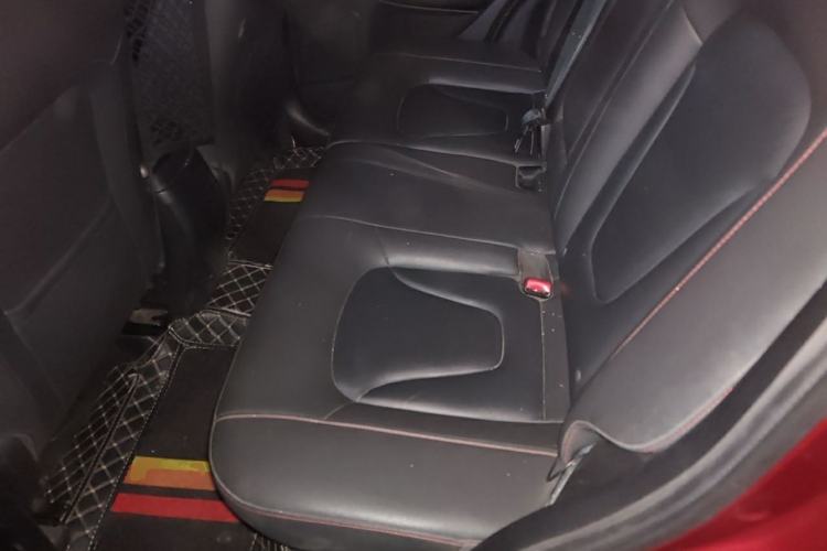 Used Bestune X80 2015 2.0L automatic luxury version Left Rear Seat