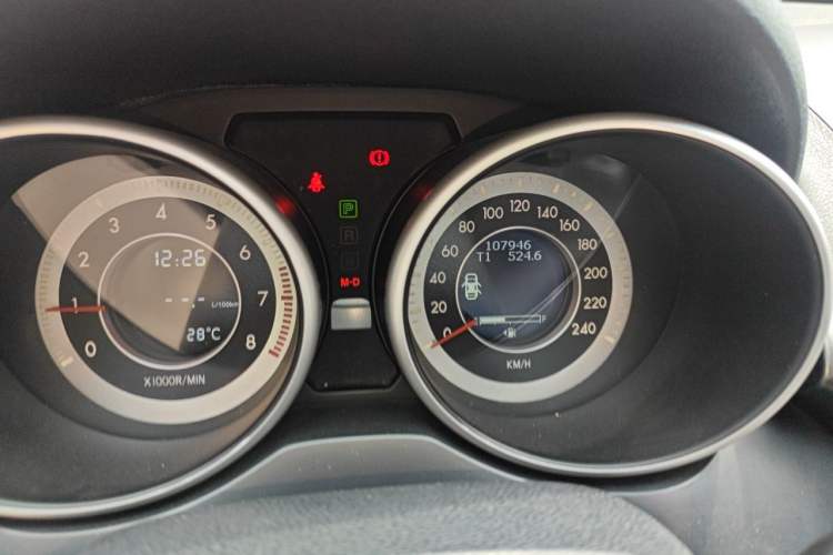 Used Bestune X80 2015 2.0L automatic luxury version Odometer Close Up
