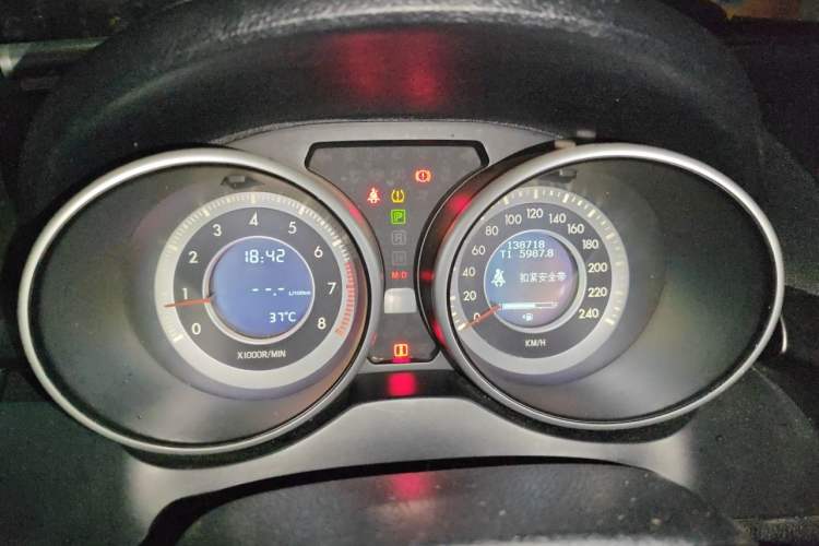 Used Bestune X80 2015 2.0L automatic luxury version Odometer Close Up