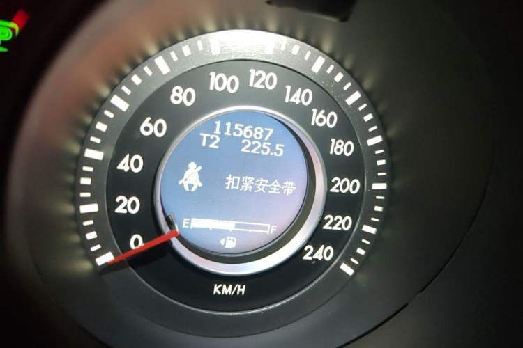 Used Bestune X80 2015 2.0L automatic luxury version Odometer Close Up