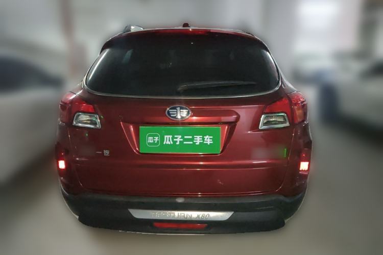 Used Bestune X80 2015 2.0L automatic luxury version Rear