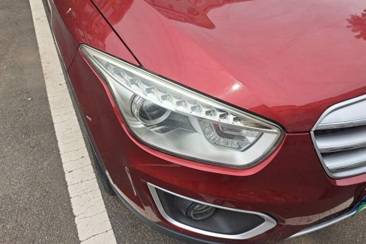 Used Bestune X80 2015 2.0L automatic luxury version Right Front Headlight