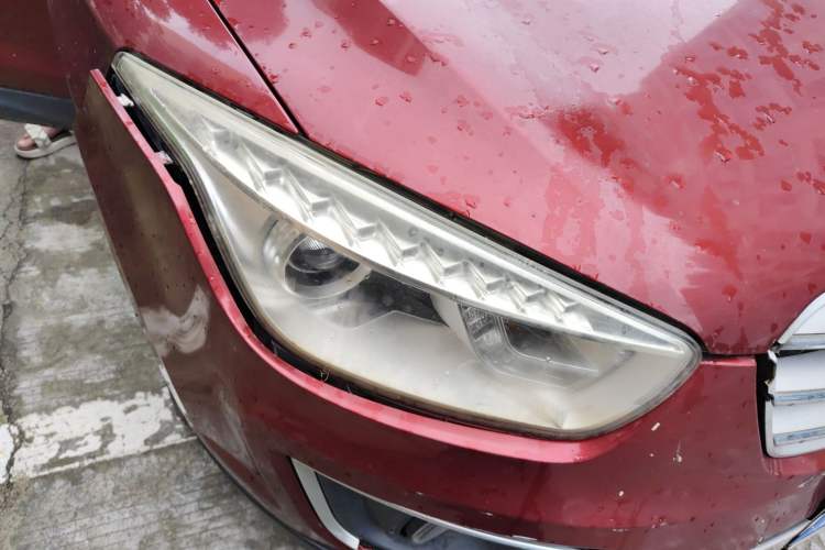 Used Bestune X80 2015 1.8T Automatic Luxury Model Right Front Headlight