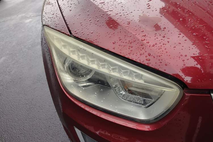 Used Bestune X80 2015 2.0L automatic luxury version Right Front Headlight