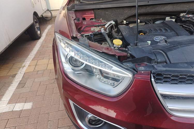 Used Bestune X80 2015 2.0L Automatic Comfort Anniversary Edition Right Front Headlight