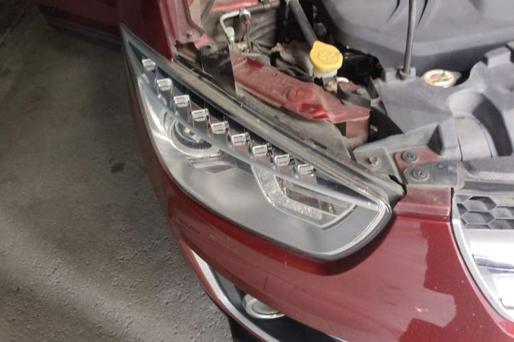 Used Bestune X80 2015 1.8T Automatic Luxury Model Right Front Headlight