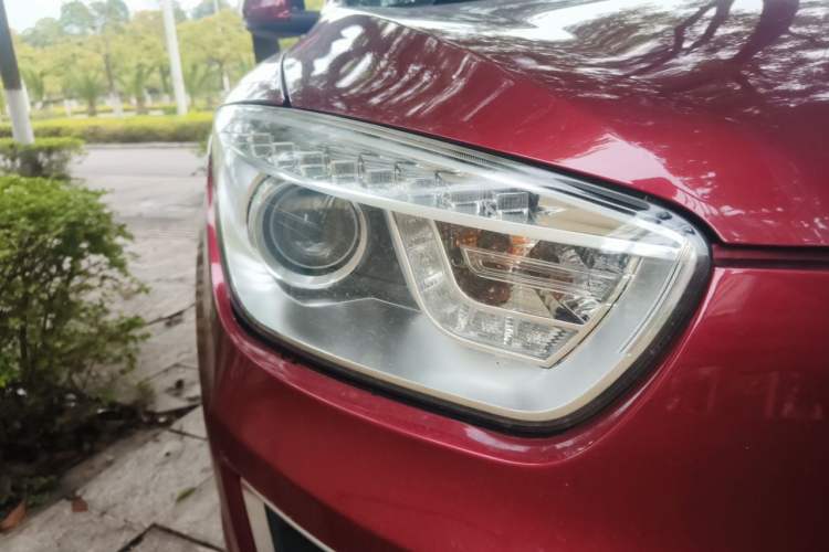 Used Bestune X80 2015 1.8T Automatic Luxury Model Right Front Headlight
