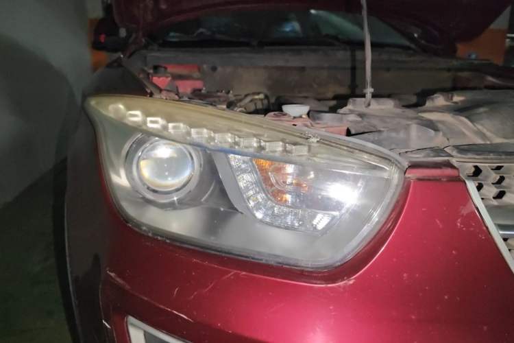 Used Bestune X80 2015 2.0L automatic luxury version Right Front Headlight