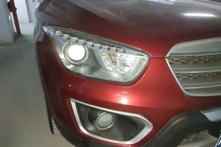 Used Bestune X80 2015 2.0L automatic luxury version Right Front Headlight