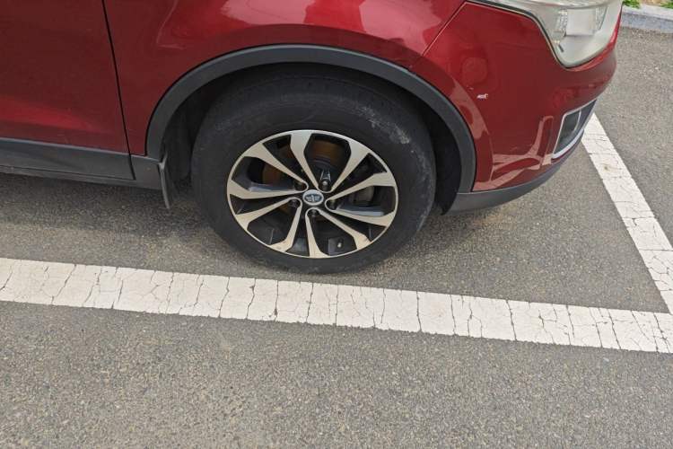 Used Bestune X80 2015 2.0L automatic luxury version Right Front Wheel Hub