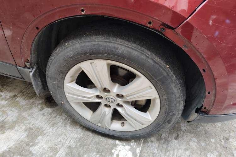 Used Bestune X80 2015 1.8T Automatic Luxury Model Right Front Wheel Hub