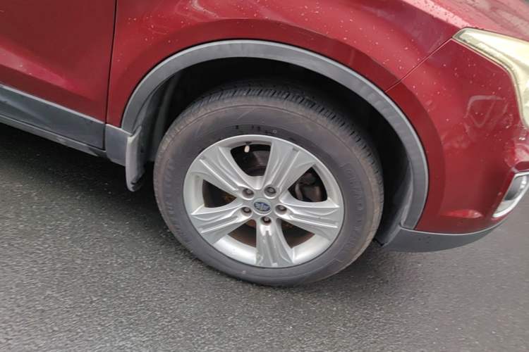 Used Bestune X80 2015 2.0L automatic luxury version Right Front Wheel Hub