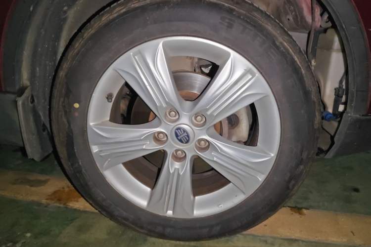 Used Bestune X80 2015 2.0L automatic luxury version Right Front Wheel Hub