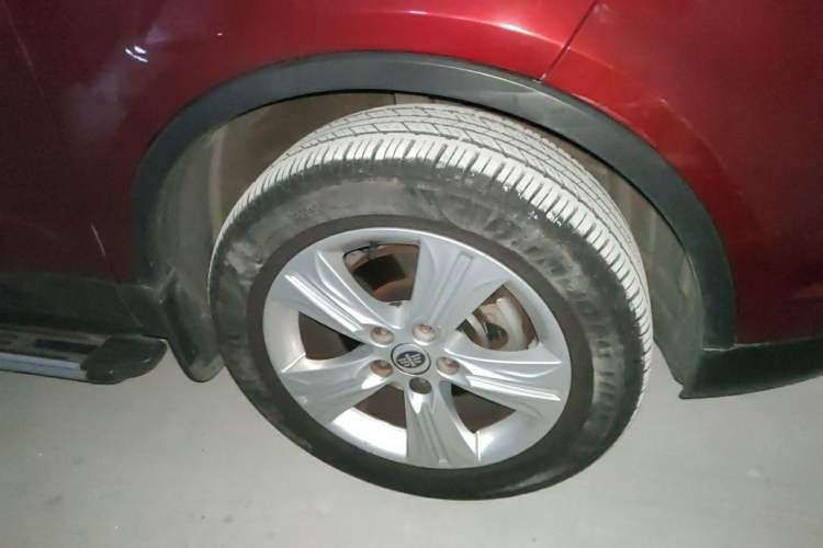 Used Bestune X80 2015 2.0L automatic luxury version Right Front Wheel Hub