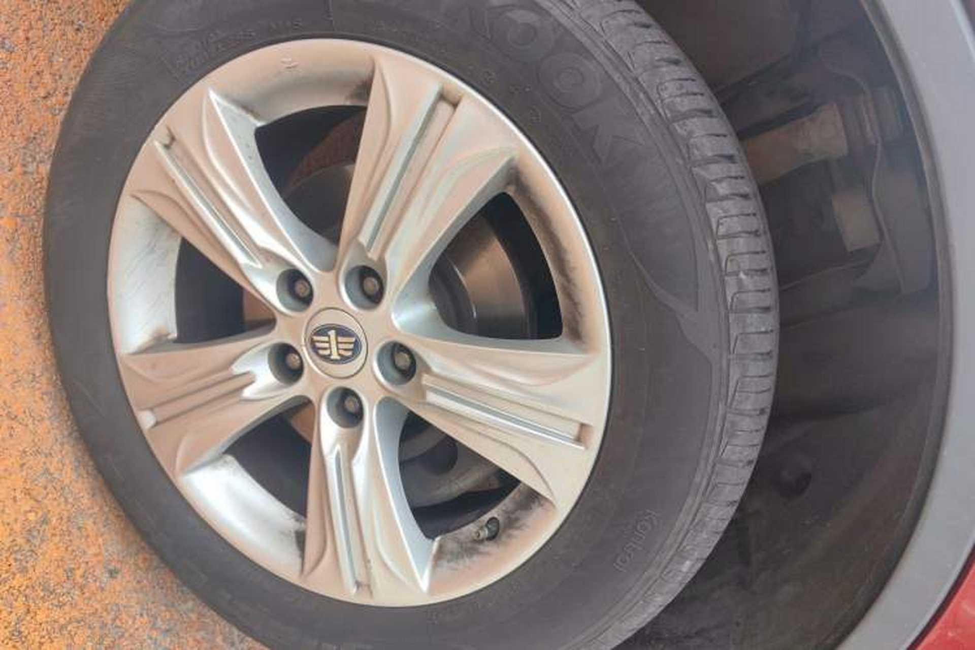 Used Bestune X80 2015 2.0L Automatic Comfort Anniversary Edition Right Front Wheel Hub