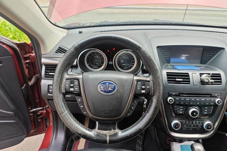 Used Bestune X80 2015 2.0L automatic luxury version Steering Wheel