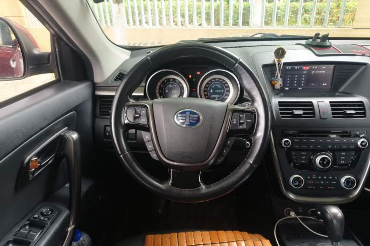 Used Bestune X80 2015 1.8T Automatic Luxury Model Steering Wheel