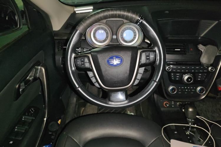 Used Bestune X80 2015 2.0L automatic luxury version Steering Wheel