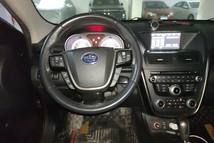 Used Bestune X80 2015 2.0L automatic luxury version Steering Wheel