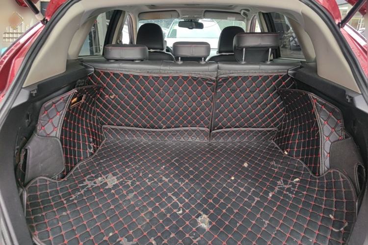 Used Bestune X80 2015 2.0L automatic luxury version Trunk