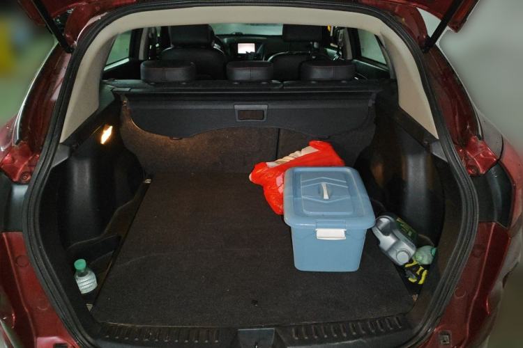 Used Bestune X80 2015 2.0L automatic luxury version Trunk