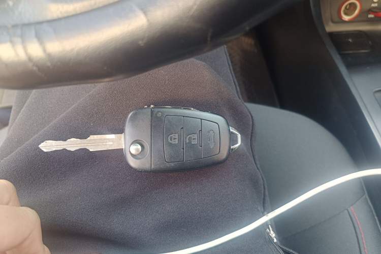 Used Bestune X80 2015 2.0L Automatic Comfort Anniversary Edition Vehicle Key