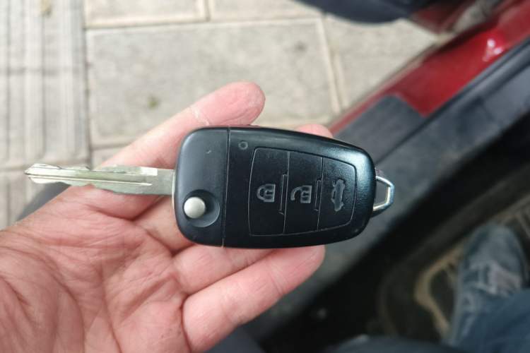 Used Bestune X80 2015 1.8T Automatic Luxury Model Vehicle Key