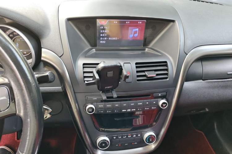 Used Bestune X80 2015 2.0L automatic luxury version Audio And AC Panel
