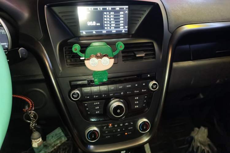 Used Bestune X80 2015 2.0L automatic luxury version Audio And AC Panel