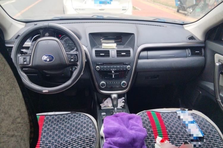 Used Bestune X80 2015 2.0L Automatic Comfort Anniversary Edition Center Console
