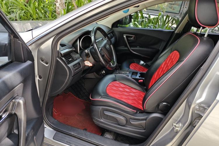 Used Bestune X80 2015 2.0L automatic luxury version Driver Seat