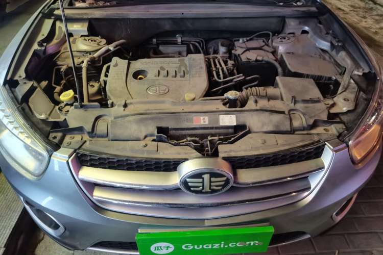Used Bestune X80 2015 2.0L automatic luxury version Engine Bay