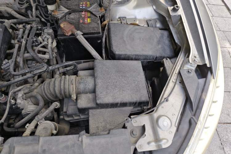 Used Bestune X80 2015 2.0L automatic luxury version Engine Bay Left