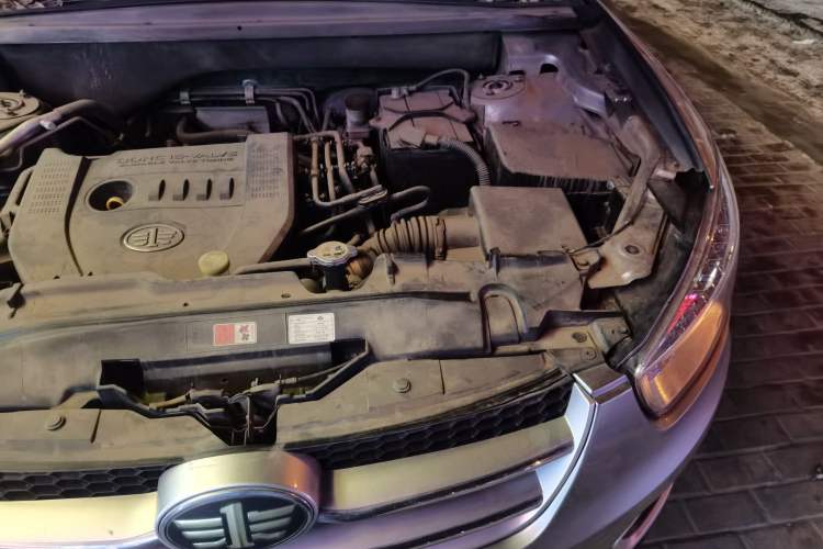 Used Bestune X80 2015 2.0L automatic luxury version Engine Bay Left