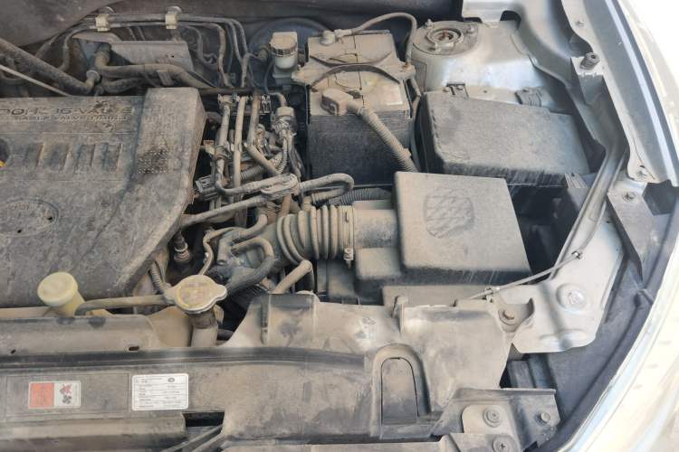 Used Bestune X80 2015 2.0L automatic luxury version Engine Bay Left