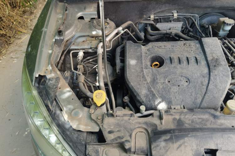 Used Bestune X80 2015 2.0L automatic luxury version Engine Bay Right