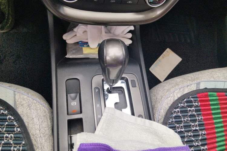 Used Bestune X80 2015 2.0L Automatic Comfort Anniversary Edition Gear Lever