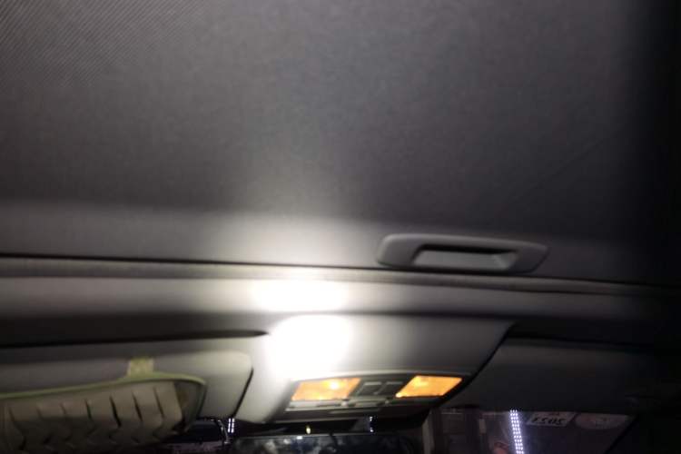 Used Bestune X80 2015 2.0L automatic luxury version Headliner