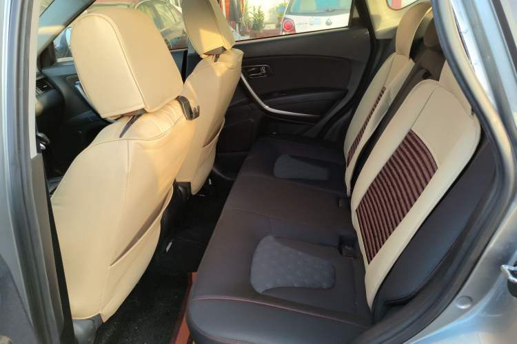 Used Bestune X80 2015 2.0L Automatic Comfort Anniversary Edition Interior 1