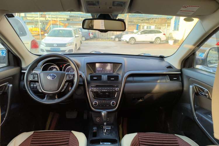 Used Bestune X80 2015 2.0L Automatic Comfort Anniversary Edition Interior 3