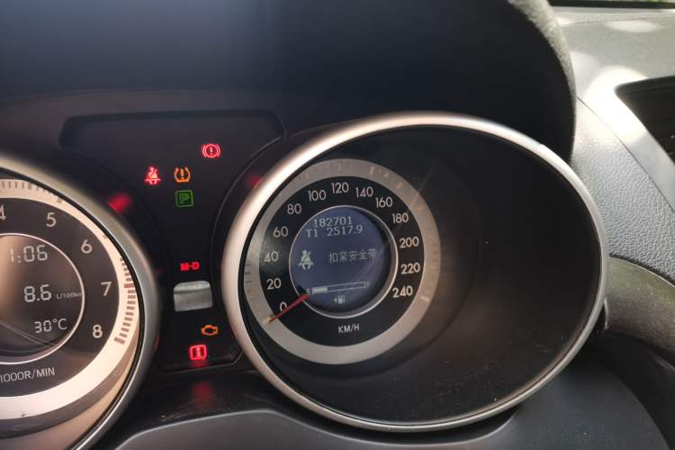 Used Bestune X80 2015 2.0L automatic luxury version Odometer Close Up