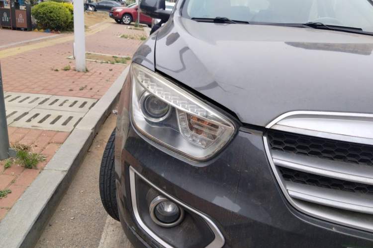 Used Bestune X80 2015 2.0L Automatic Comfort Anniversary Edition Right Front Headlight