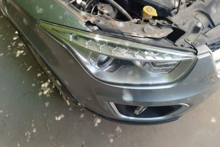 Used Bestune X80 2015 2.0L automatic luxury version Right Front Headlight