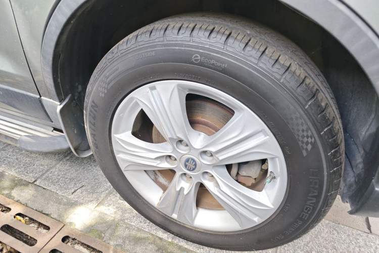 Used Bestune X80 2015 2.0L automatic luxury version Right Front Wheel Hub