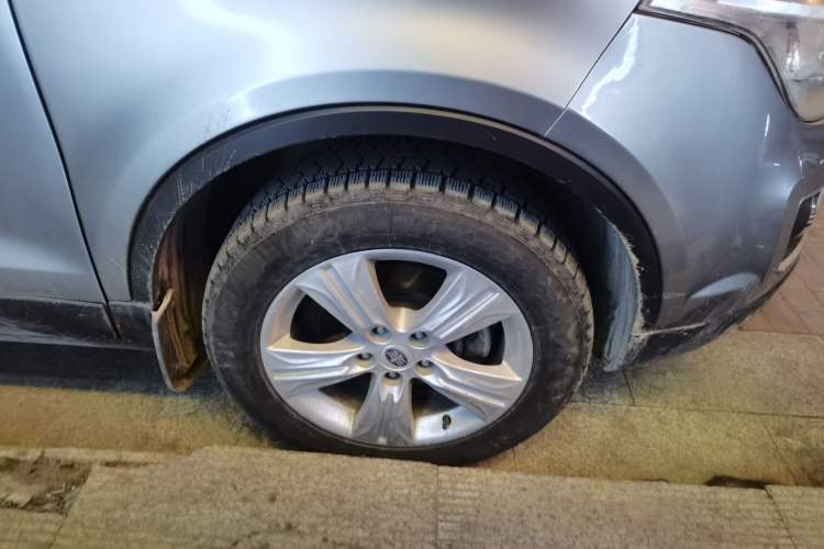 Used Bestune X80 2015 2.0L automatic luxury version Right Front Wheel Hub